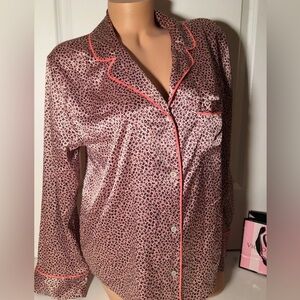 VS Women’s Cheetah Satin Pajama Set